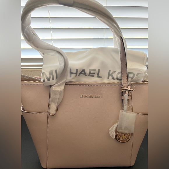 Brand new Michael Kors Jet Set Large Tote-Zip Saffiano Leather Tote with tag. - Picture 5 of 12